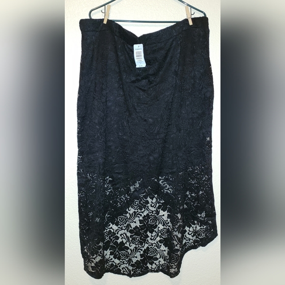 Torrid NWT Black Lace Wrap Skirt, size 3 - Picture 2 of 6